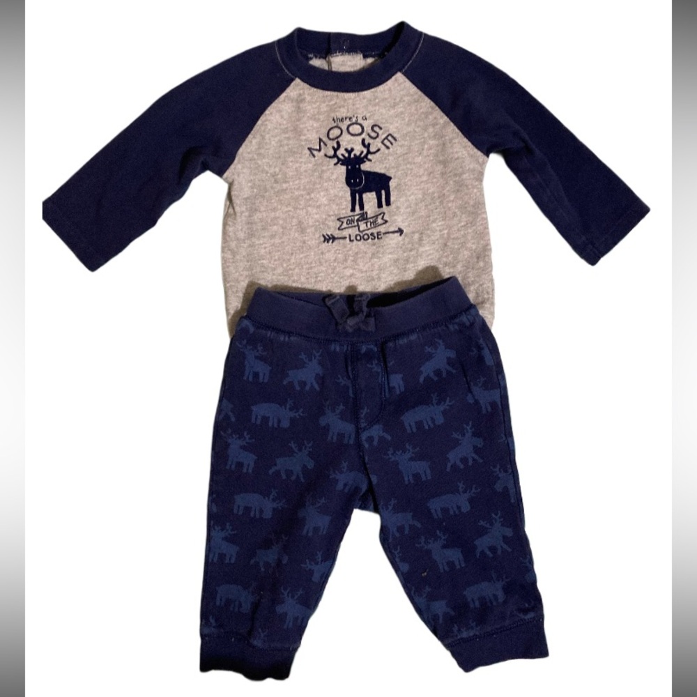 🦌Gymboree Baby Boy Moose Matching Set 
Size : 3-6 months
Color : Navy & Grey